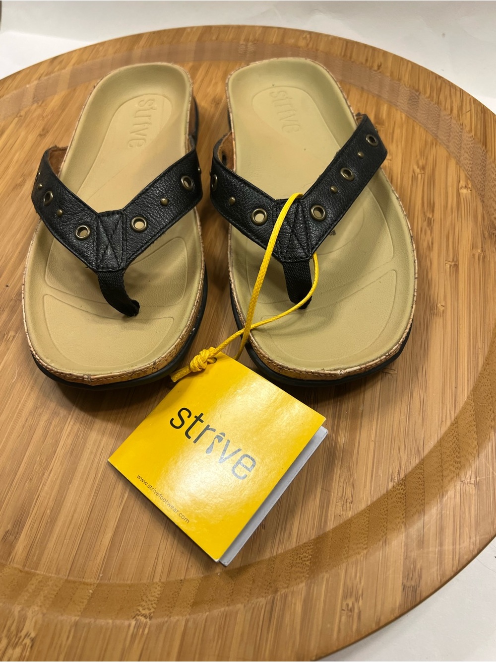 Strive Black Leather Thong Sandals with Beige Footbed Size 8 New With Tag
